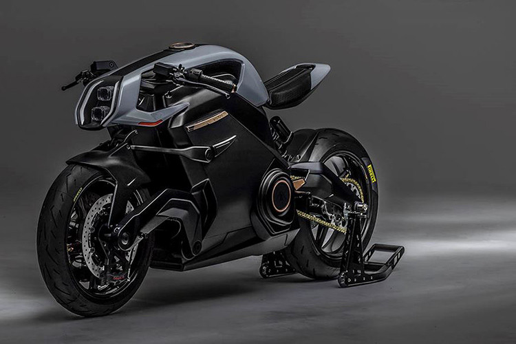 Xe được thiết kế với loại áo thông minh có khả năng cảnh báo va chạm với giao diện người và máy (HMI), kết hợp cùng mũ bảo hiểm ứng dụng công nghệ hiển thị HUD. Ngoài ra, mỗi chủ nhân còn có thể tùy biến cá nhân hóa để làm chiếc xe trở nên độc đáo theo cách riêng mình.