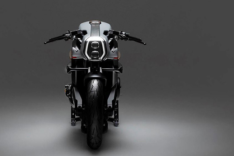 Được hãng tuyên bố là chiếc siêu môtô sáng tạo nhất thế giới, Arc Vector không chỉ mang trên mình những đặc tính độc đáo, như cơ cấu lái Hub Center Steering, khung sườn bằng carbon-composite, hệ động lực hoàn toàn điện mà còn được ứng dụng những công nghệ kết nối thông minh hàng đầu hiện nay.