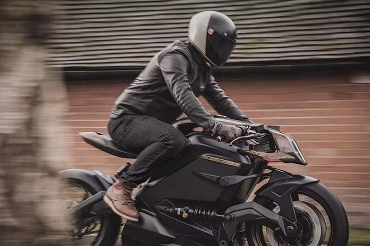 Sức mạnh Arc Vector đến từ động cơ điện công suất 103kW, với mô-men xoắn cực đại 397Nm. Arc Vector có thể đạt vận tốc tối đa 200km/h (giới hạn), với khả năng tăng tốc 0-100km/h trong 3,2 giây. Hộp số là kiểu đơn cấp và không có ly hợp. Xe sử dụng khối pin dung lượng 16,8kWh do Samsung sản xuất.