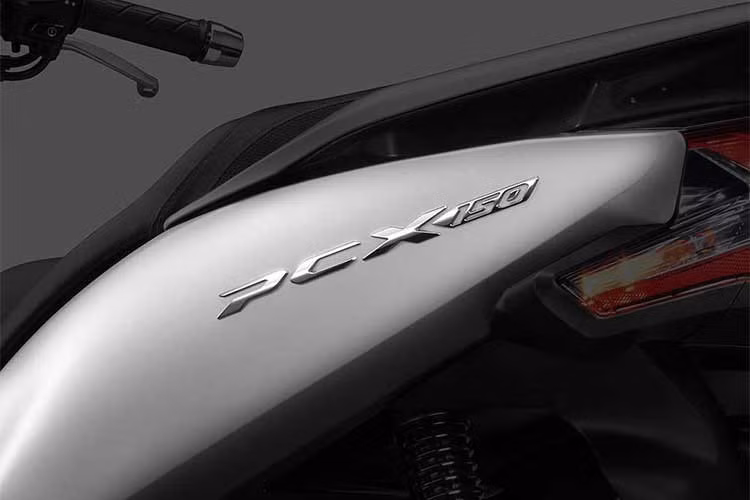 Khung xe chuyển từ dạng Underbone sang dạng khung treo võng đôi, giúp tăng độ vững chắc cho hệ thống khung sườn, tăng khả năng điều khiển, đồng thời khai thác triệt để được công suất động cơ.