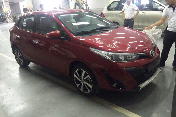 Phiên bản của mẫu xe Toyota Yaris 2018 được giới thiệu ra thị trường Thái Lan vào tháng 9 năm ngoái với nhiều thay đổi đáng chú ý. Tại thị trường Việt Nam, Toyota Yaris được nhập khẩu nguyên chiếc từ Thái Lan về để phân phối đang chuẩn bị tới tay những người tiêu dùng.
