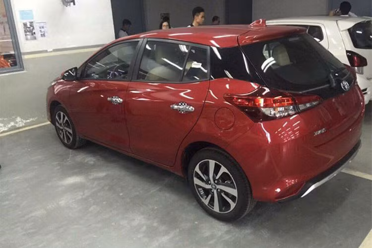 Nửa năm sau khi ra mắt tại nước bạn, thời điểm hiện tại, Toyota Yaris 2018 đã có mặt tại nhà máy của hãng xe Nhật đặt ở Vĩnh Phúc. Qua những hình ảnh được chụp tại nhà máy của Toyota tại Việt Nam, có thể thấy Toyota Yaris 2018 dành cho Việt Nam có thiết kế giống xe ở các thị trường Đông Nam Á khác như Indonesia và Thái Lan.