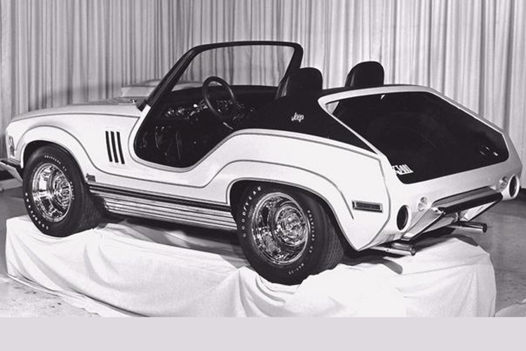 Số công suất được truyền qua hộp số sàn 4 cấp đến hộp phân phối 2 cấp, mang đến hệ dẫn động 4 bánh toàn thời gian, được đặt tên là "Quadritrac", một cái tên sau này phát triển thành Quadra-Trac của Jeep. Các la-zăng khóa thủ công được bao bọc bởi lốp Goodyear Polyglas GT - một lựa chọn phổ biến trên những mẫu xe hiệu suất của Mỹ thời đó.