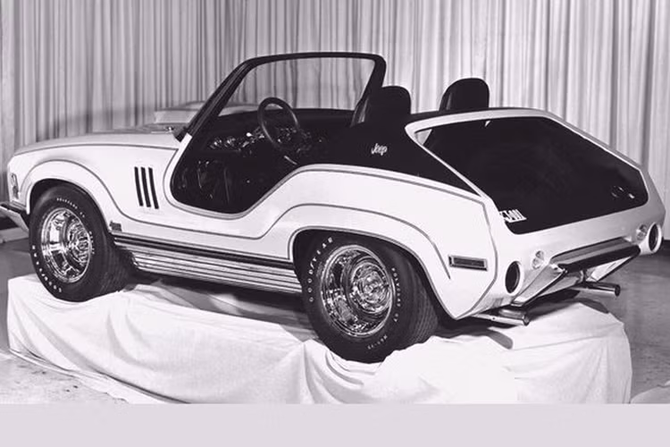 Số công suất được truyền qua hộp số sàn 4 cấp đến hộp phân phối 2 cấp, mang đến hệ dẫn động 4 bánh toàn thời gian, được đặt tên là "Quadritrac", một cái tên sau này phát triển thành Quadra-Trac của Jeep. Các la-zăng khóa thủ công được bao bọc bởi lốp Goodyear Polyglas GT - một lựa chọn phổ biến trên những mẫu xe hiệu suất của Mỹ thời đó.