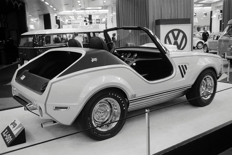 Dù sao đi nữa, danh tiếng của Jeep XJ-001 đã giúp nó được đưa đi trưng bày ở nhiều nơi, nhưng đến cuối cùng, nó đã gặp tai nạn và bị cháy rụi. Tuy nhiên, điều đó không đánh dấu chấm hết cho ý tưởng về một mẫu xe Jeep thể thao.