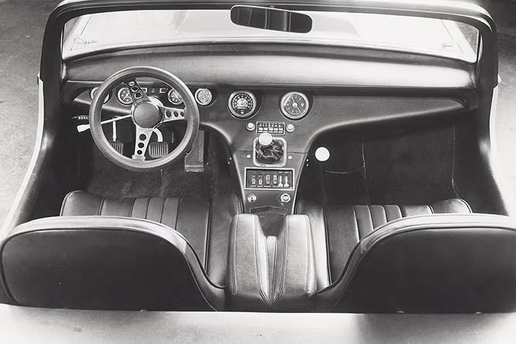 Chiếc Jeep XJ-001 làm thủ công độc nhất đã ra mắt lần đầu tiên vào năm 1970, tại Triển lãm Ô tô New York, nơi nó đã được đón nhận nồng nhiệt.