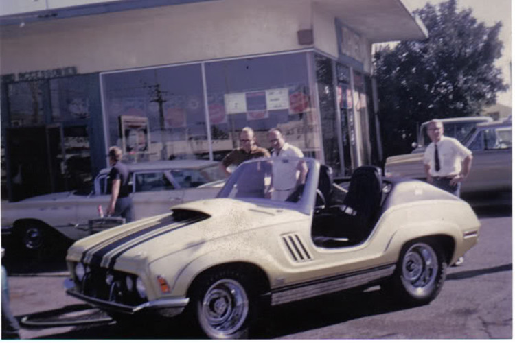 Với sự ra đời của mẫu Jeep XJ-002 tương tự, và gần 30 năm sau là mẫu Jeepster 1998. Đáng tiếc, cả hai mẫu concept về sau này đều không có được vẻ hấp dẫn của XJ-001, một chiếc xe mang tính đột phá và thách thức quan điểm của thế giới về Jeep.