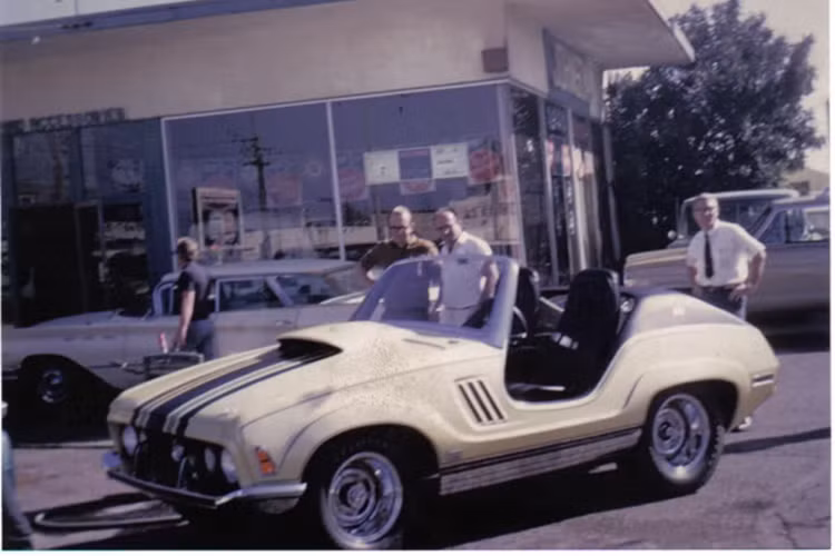 Với sự ra đời của mẫu Jeep XJ-002 tương tự, và gần 30 năm sau là mẫu Jeepster 1998. Đáng tiếc, cả hai mẫu concept về sau này đều không có được vẻ hấp dẫn của XJ-001, một chiếc xe mang tính đột phá và thách thức quan điểm của thế giới về Jeep.