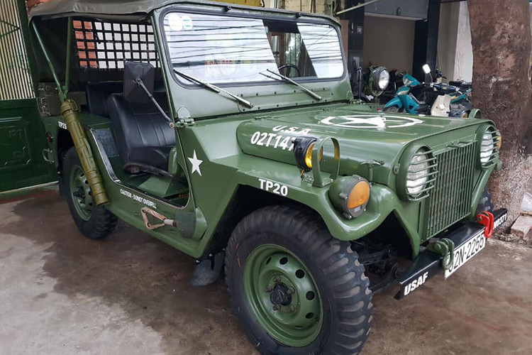 Giá xe ôtô Jeep cũ hiện nay khá đa dạng, có thể tìm thấy chỉ từ gần 200 triệu đến 400 triệu đồng là bạn đã có thể mua được một chiếc để vi vu. Chiếc xe trong bài viết này hiện đang được chào bán với mức giá chỉ 150 triệu đồng, khá phù hợp cho những người thích đam mê vi vu "giá rẻ".