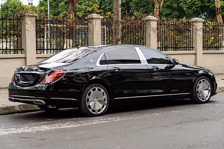 Dưới nắp ca-pô, Mercedes-Maybach S450 2018 được trang bị động cơ V6 3.0L, sản sinh công suất tối đa 367 mã lực và mô-men xoắn cực đại 500 Nm. Xe sử dụng hộp số tự động 9 cấp 9G-Tronic kết hợp cùng hệ dẫn động 4Matic, cho khả năng tăng tốc từ 0 - 100 km/h trong 5,9 giây, tốc độ tối đa đạt 250 km/h.