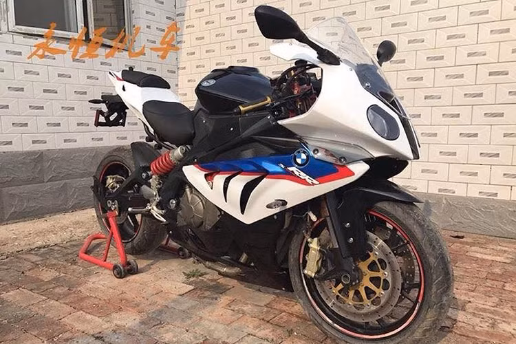 Còn được bán với tên gọi Keeway 600 tại một số thị trường, mẫu xe môtô Benelli BN600i là mẫu naked-bike phân khúc 600cc mang thương hiệu Ý lừng danh, tuy nhiện hiện xe đã được sản xuất tại Trung Quốc do được mua lại. Tại nhiều nước, dòng xe này khá được ưa chuộng do giá bán rẻ nhưng vẫn sở hữu động cơ 600cc 4 xi-lanh thẳng hàng.