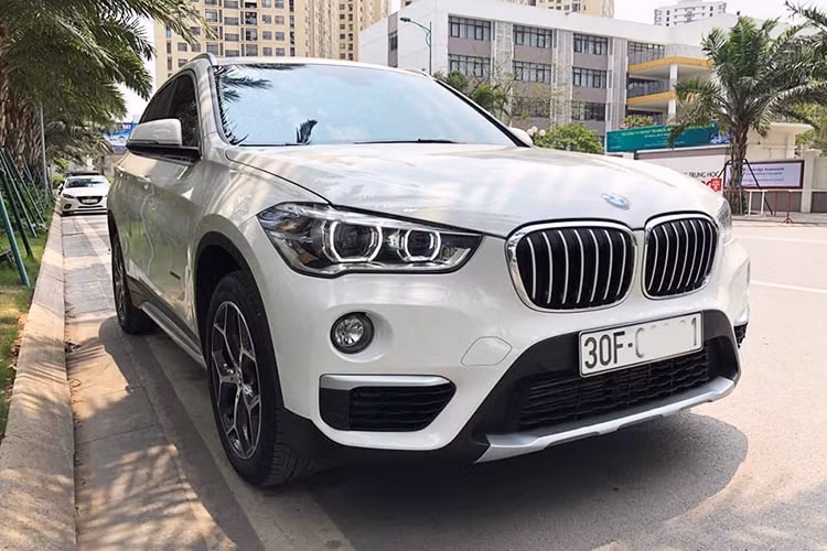 Các đối thủ trực tiếp của BMW X1 là Audi Q3, Mercedes-Benz GLA và Lexus NX. Tại Việt Nam, Q3 đang có giá từ 1,76 tỷ đồng, trong khi GLA có giá chỉ từ 1,62 tỷ đồng, còn Lexus NX300 có giá lên tới 2,44 tỷ đồng.
