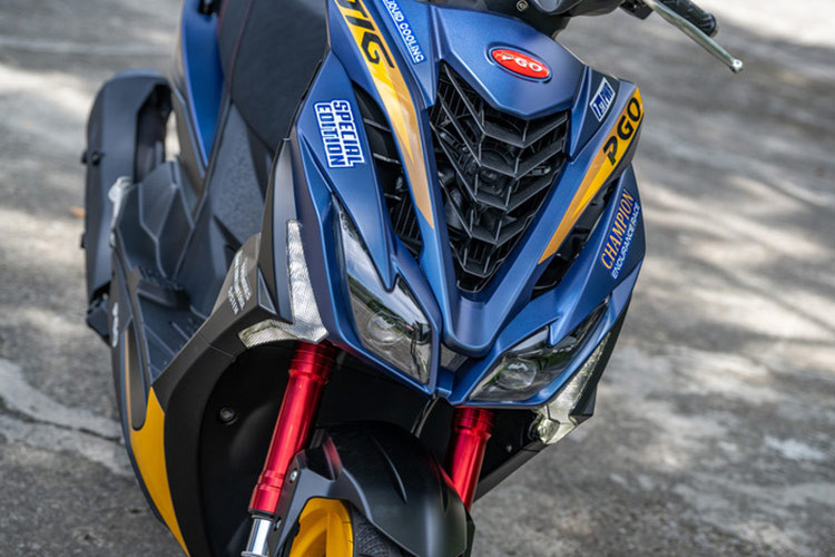 Đèn pha trên PGO TIG Champions là dạng LED kép tách biệt các chùm sáng cao và thấp. PGO TIG Champions được trang bị "lưới tản nhiệt" lớn, có tính khí động học.