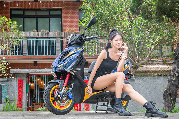 Mức giá xe PGO TIG Championship Edition niêm yết là 129.500 Tân Đài tệ (khoảng 100 triệu đồng). Mức giá của xe hiện ngang ngửa với Honda SH160i đang bán ra tại thị trường Việt.