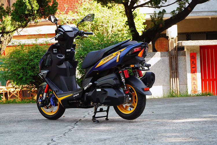 Về thiết kế, PGO TIG Champions Edition 2024 của Đài Loan mang phong cách thể thao của các hãng xe châu Âu và gợi nhớ đến chiếc Italjet Dragster của Ý.