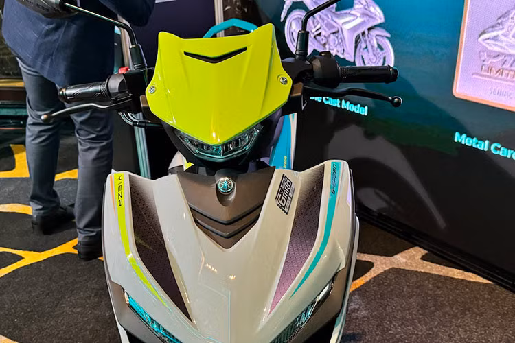 Điểm nhấn của mẫu xe côn tay Yamaha Y16ZR 6MRO bản đặc biệt này tại thị trường Malaysia nằm ở diện mạo độc đáo, thể hiện qua những chi tiết trang trí mới.