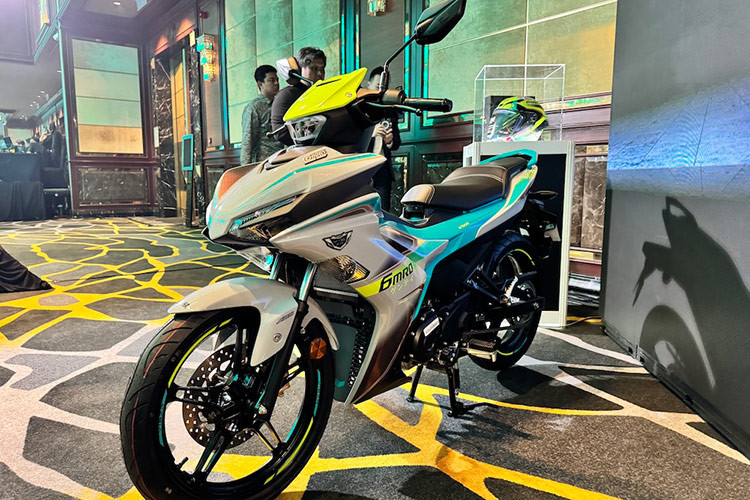 Mắc giá xe Yamaha Y16ZR 6MRO 2025 công bố là 13.668 ringgit (tương đương khoảng 78 triệu đồng) tại Malaysia. Với số lượng giới hạn chỉ 3.000 chiếc và chủ yếu phân phối tại Malaysia, Yamaha Y16ZR 6MRO là một phiên bản đặc biệt không dễ sở hữu.