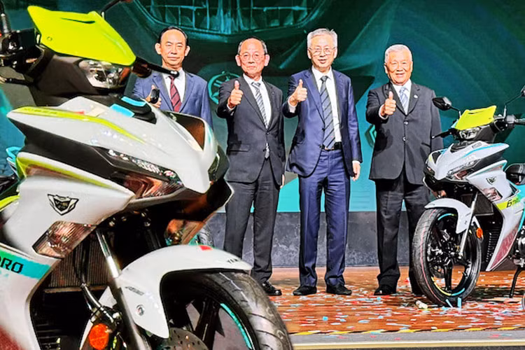 Bên cạnh Honda Winner X, Yamaha Exciter 155 côn tay là mẫu xe máy bán chạy nhất tại thị trường Đông Nam Á. Tại Việt Nam, cái tên Exciter đã quen thuộc với người tiêu dùng, nhưng mẫu xe này còn được biết đến với tên gọi Yamaha Y16ZR tại Malaysia.