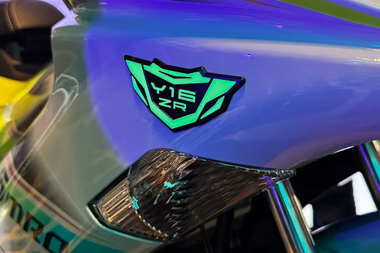 Hệ thống phanh đĩa trước đường kính 267mm đi kèm với hệ thống chống bó cứng phanh ABS giúp đảm bảo an toàn tối đa, bánh sau là phanh đĩa đơn.