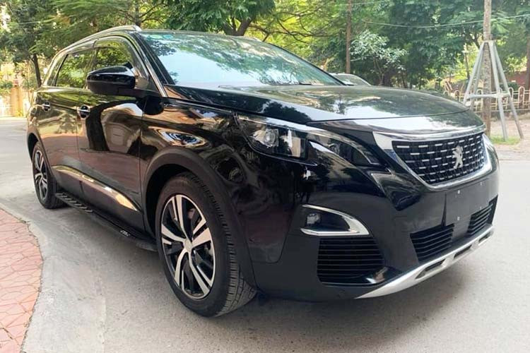 Tại thị trường Việt Nam, khi ra mắt giá xe Peugeot 5008 mới bán ra khởi điểm từ 1,399 tỷ đồng. Chiếc xe trong bài viết hiện đang được chủ nhân chào bán trên các diễn đàn mua xe ôtô cũ với mức giá 1,1 tỷ đồng, chiếc xe mới chỉ "chạy lướt" và đặc biệt đã đăng ký biển số Hà Nội. Nó được xem là khá phù hợp với những gia đình mua xe chơi Tết.