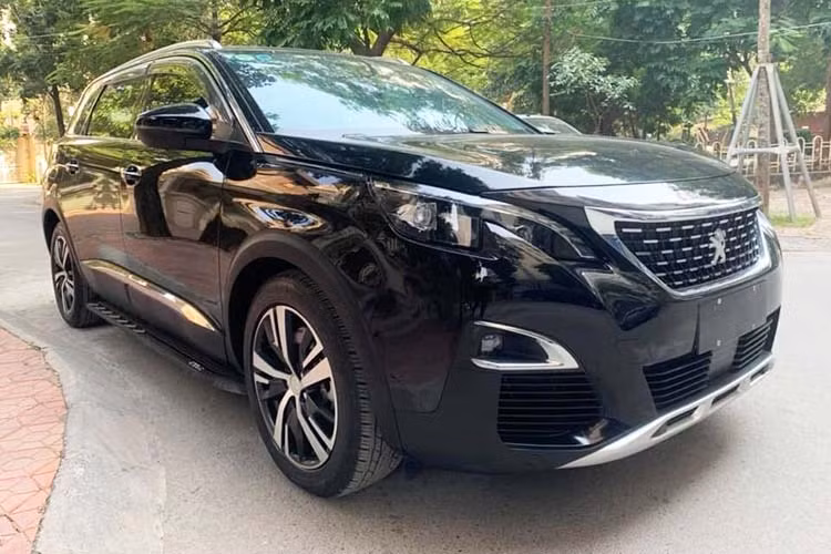 Tại thị trường Việt Nam, khi ra mắt giá xe Peugeot 5008 mới bán ra khởi điểm từ 1,399 tỷ đồng. Chiếc xe trong bài viết hiện đang được chủ nhân chào bán trên các diễn đàn mua xe ôtô cũ với mức giá 1,1 tỷ đồng, chiếc xe mới chỉ "chạy lướt" và đặc biệt đã đăng ký biển số Hà Nội. Nó được xem là khá phù hợp với những gia đình mua xe chơi Tết.