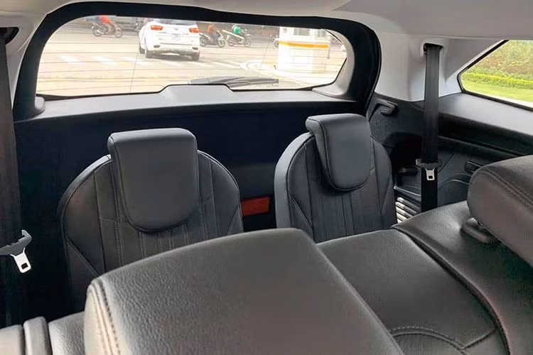 Một số công nghệ an toàn nổi bật bao gồm 16 cảm biến xung quanh xe, hệ thống cảnh báo và hỗ trợ giữ làn, hỗ trợ khởi hành ngang dốc, hệ thống chống trượt ASR, cân bằng điện tử, chống bó cứng phanh ABS, cảnh báo điểm mù, cảnh báo áp suất lốp và 6 túi khí quanh xe.