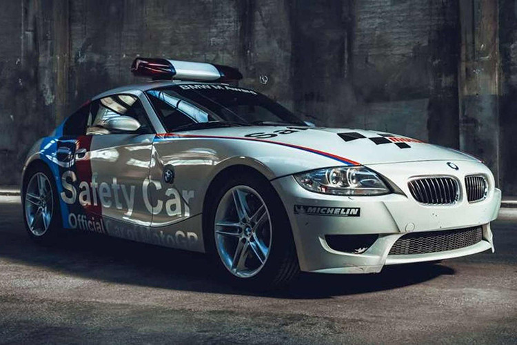 Điểm nổi bật tiếp theo sau trong mùa giải MotoGP 2018: với tư cách là mũi nhọn mới của đội xe BMW Safety Car, mẫu xe BMW M5 mới cũng đã được ra mắt với nhiều cải tiến từ M Performance.