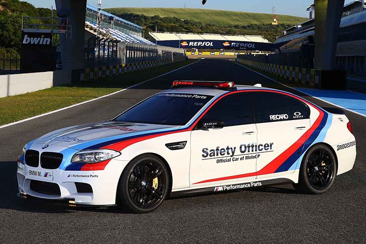 BMW M5 safety officer - chiếc xe chở quan chức tại MotoGP.
