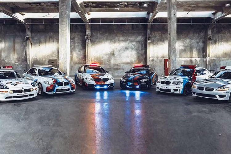 BMW đã cung cấp dàn xe BMW M safety car (xe an toàn) tại MotoGP từ năm 1999, nhân sự kiện kỷ niệm 20 năm sự hợp tác này sắp đến, BMW đã tung ra video điểm qua các mẫu xe đáng chú ý nhất đã và đang được sử dụng gần đây bao gồm M2 Coupe, M4 Coupe, M5, Z8, Z4 M Coupe, 1 Series M Coupe.