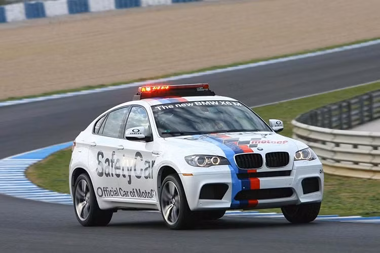 Mẫu SUV BMW X6 M có lần đầu lăn bánh tại QatarGP năm 2009.