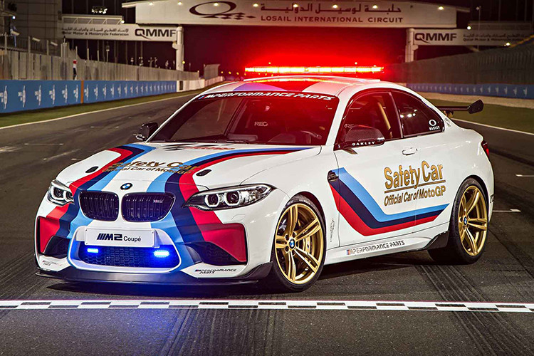 M2 là mẫu Coupe tới từ bộ phận M-Sport của thương hiệu BMW, chiếc coupe BMW M2 thể thao vẫn được dân chơi xe trên Thế giới đánh giá cao bởi cảm giác lái "thuần chất" như những dòng BMW trong quá khứ.