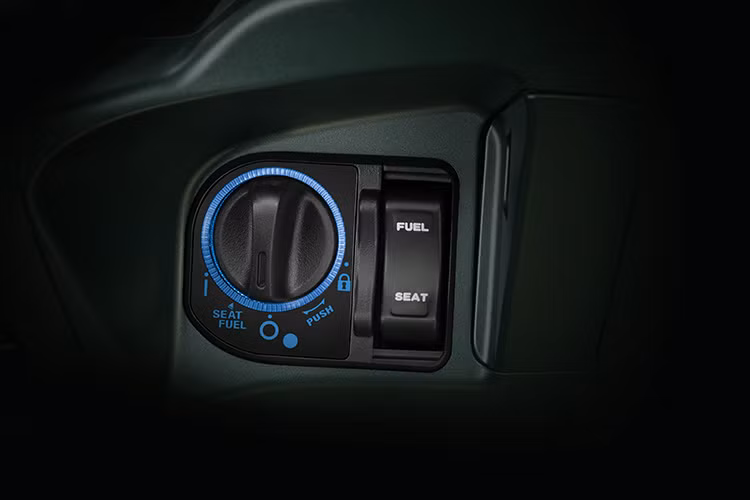 Honda SMART Key không sử dụng chìa khóa truyền thống. Hệ thống điện của xe được mở/tắt thông qua kết nối không dây từ thiết bị điều khiển FOB thông minh đến ECU (bộ vi xử lý trung tâm) Hệ thống khóa thông minh và xe.