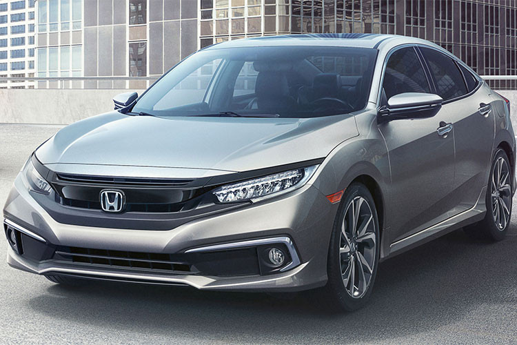 Thêm một số nâng cấp nhỏ khác cho Honda Civic 2019 như cản trước kéo dài sang hai bên, đèn pha LED hoặc halogen nâng cấp, la-zăng thiết kế mới, cản sau thêm chi tiết chrome sáng bóng trên bản sedan.
