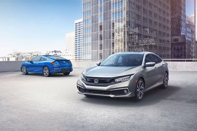 Về sức mạnh vận hành, hãng xe ôtô Honda trang bị cho Civic phiên bản 2019 động cơ diesel i-DTEC 1,6 lít sản sinh công suất 118 mã lực, mô men xoắn 300 Nm đi kèm với hộp số tự độn 9 cấp. Bên cạnh đó, Honda cũng sẽ trang bị thêm động cơ xăng 1,8 lít i-VTEC.