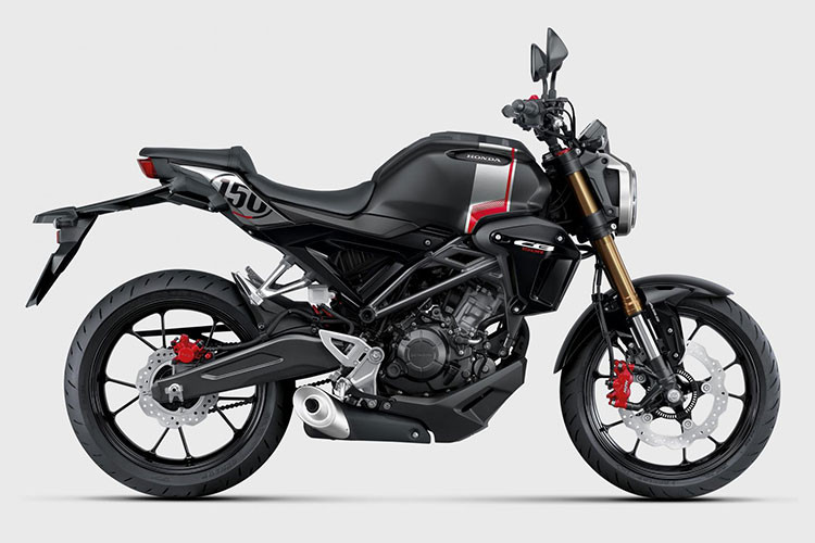 Các chi tiết như bình xăng, ốp yếm gió hay thiết kế đuôi xe đều mang đậm vẻ cổ điển kết hợp với các nét hiện đại.Xe trang bị hệ thống treo hành trình ngược ở trước và giảm xóc lò xo trụ đơn phía sau, bảng đồng hồ LCD. Honda CB150R 2019 được bán ra tại thị trường Việt Nam với giá 105 triệu đồng.