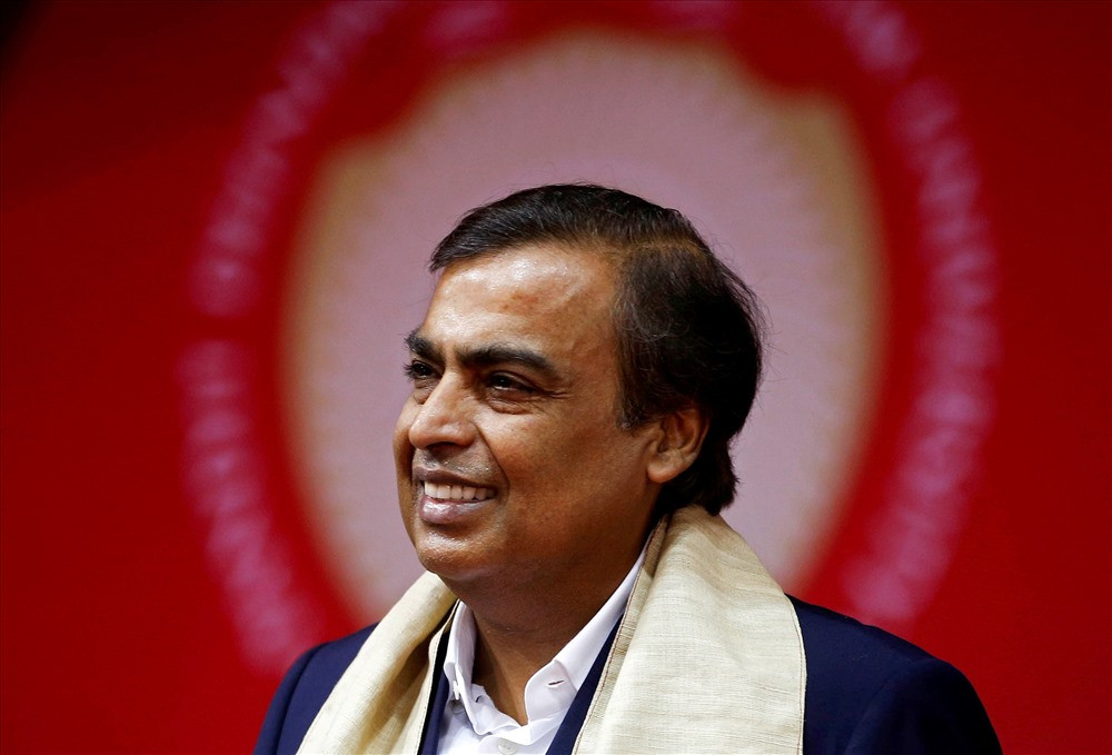 Nhiều thời điểm, tỉ phú Mukesh Ambani vượt qua cả “ông trùm” thương mại điện tử Trung Quốc Jack Ma trở thành người giàu nhất châu Á. Theo số liệu cập nhật từ Forbes, Mukesh Ambani hiện đang giữ khối tài sản 44,2 tỉ USD, đứng thứ 13 trong top những người giàu có nhất thế giới. Ảnh: Businessinsider 