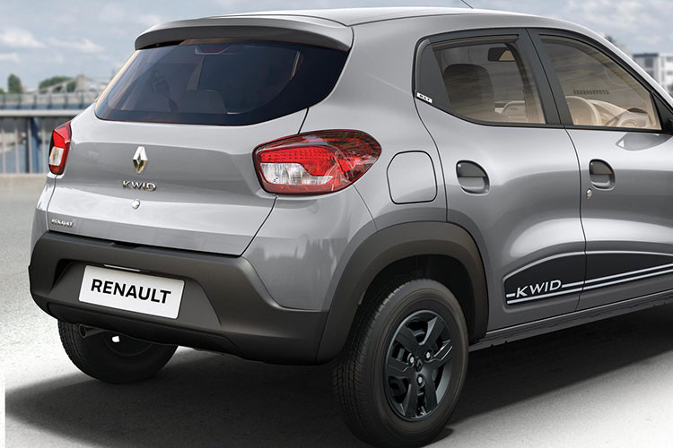 Được phát triển dựa trên cơ sở gầm bệ CMF-A của liên minh Renault-Nissan, Renault Kwid 2018 vẫn sử dụng bộ mâm hợp kim đúc 6 cánh cùng các tấm ốp nhựa khỏe khoắn xung quanh thân xe. Các chi tiết khác cũng được đánh giá cao dù là xe giá rẻ, bình nhiên liệu dung tích 28 lít.