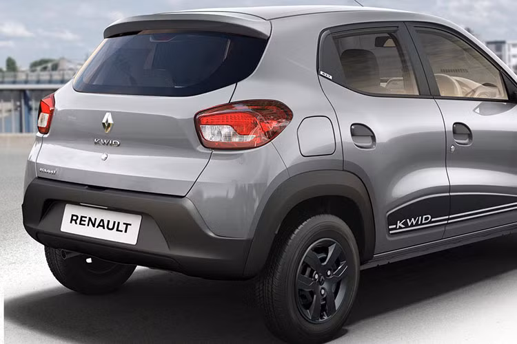 Được phát triển dựa trên cơ sở gầm bệ CMF-A của liên minh Renault-Nissan, Renault Kwid 2018 vẫn sử dụng bộ mâm hợp kim đúc 6 cánh cùng các tấm ốp nhựa khỏe khoắn xung quanh thân xe. Các chi tiết khác cũng được đánh giá cao dù là xe giá rẻ, bình nhiên liệu dung tích 28 lít.