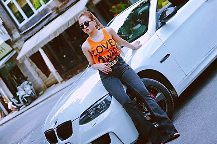 Không dừng lại ở đó, cái tên Trâm Anh còn nổi đình đám hơn khi từng được hot streamer Pew Pew (người sở hữu hơn 1 triệu lượt theo dõi trên Fanpage) tỏ tình lãng mạn tại chương trình "Mảnh ghép tình yêu". 