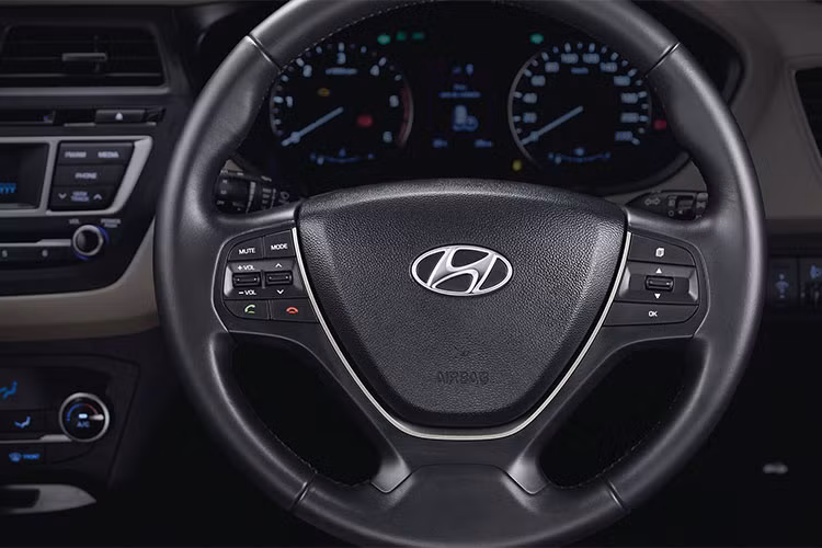 Tại thị trường Ấn Độ, Hyundai i20 Active 2018 tiếp tục sử dụng động cơ xăng Kappa 1,2 lít và diesel 1,4 lít như trước. Động cơ xăng tạo ra công suất tối đa 83 mã lực và mô-men xoắn cực đại 115 Nm đồng thời đi với hộp số sàn 5 cấp. Hai con số tương ứng của động cơ diesel kết hợp với hộp số sàn 6 cấp là 90 mã lực và 219 Nm.