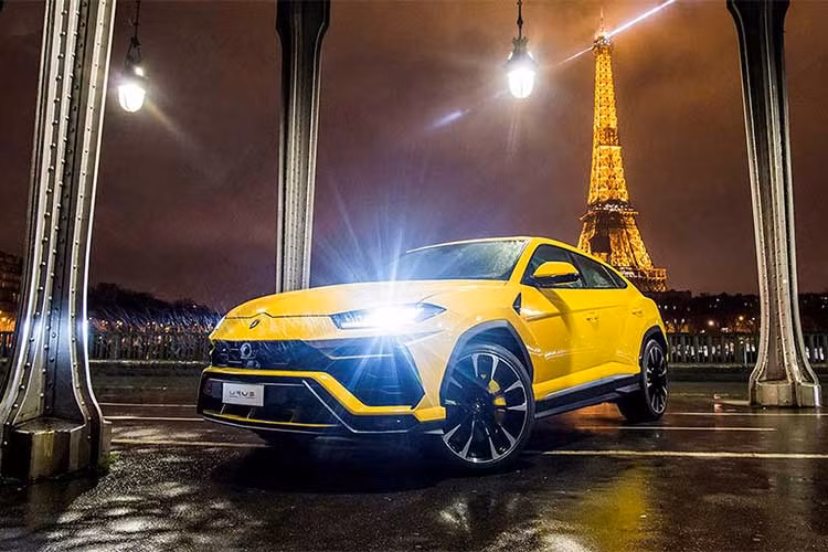Ngoài showroom siêu xe Lamborghini mới ở Paris, hãng xe Ý đã có các đại lý khác ở Lyon, Mulhouse, Cannes và Monaco. Đối tác thương mại của Lamborghini Paris là Schumacher Group, một công ty gia đình Pháp đã có 70 năm kinh nghiệm trong lĩnh vực kinh doanh xe hơi.