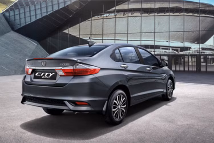 Hai bản trang bị VX và ZX sẽ có thêm đèn pha cũng như đèn sương mù dạng LED cùng bộ vành hợp kim 16 inch. Riêng bản ZX được trang bị đèn hậu dạng LED và cánh gió trên nắp cốp sau tích hợp đèn phanh LED. Đây là những trang bị không có trên Honda City 2017 tại thị trường Thái Lan.