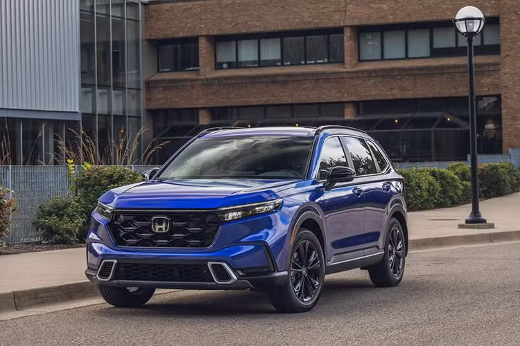 Một trong những thông tin đáng chú ý nhất từ Honda là sự trở lại của mẫu coupe Prelude, dự kiến sẽ được ra mắt vào cuối năm nay tại Mỹ. Đây là dịp để Honda giới thiệu hệ truyền động hybrid thế hệ mới với hai mô-tơ điện. 