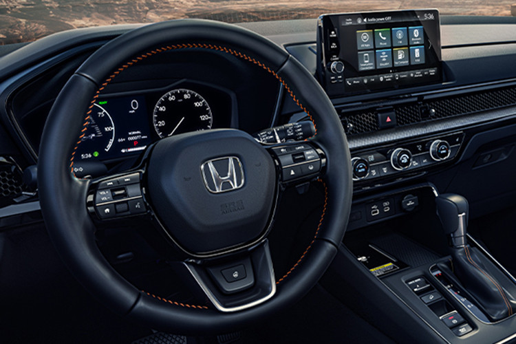 Trên mẫu Passport, phiên bản Honda CR-V TrailSport 2026 mới sẽ nổi bật với các chi tiết như tấm bảo vệ gầm bằng thép, móc cứu hộ màu cam nổi bật và kiểu dáng cải tiến. Xe cũng được trang bị hệ thống treo đặc biệt dành cho off-road, lốp xe đa địa hình và các công cụ đo lường chuyên dụng cho off-road.