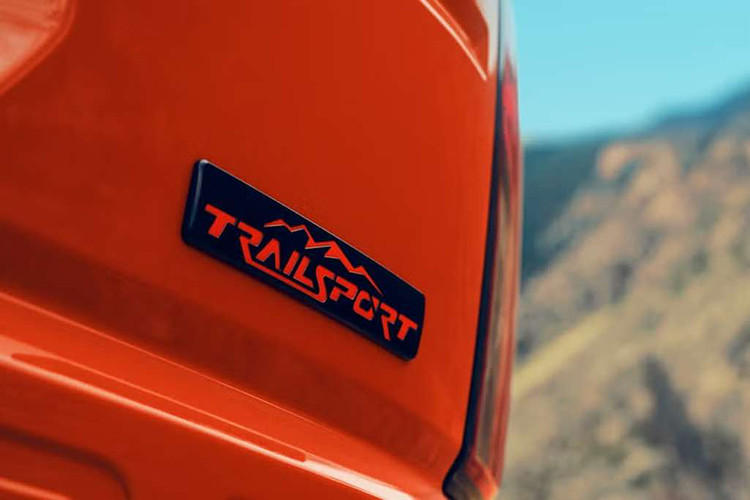 Bên cạnh những sản phẩm đã được giới thiệu trước đó, Honda cũng xác nhận sẽ ra mắt một phiên bản nâng cấp của HR-V. Mặc dù hãng không tiết lộ chi tiết cụ thể hay hình ảnh về mẫu xe này, nhưng theo thông tin từ Honda, HR-V mới sẽ được cải tiến về cả thiết kế lẫn công nghệ.