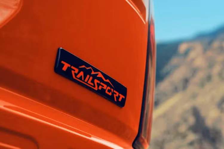 Bên cạnh những sản phẩm đã được giới thiệu trước đó, Honda cũng xác nhận sẽ ra mắt một phiên bản nâng cấp của HR-V. Mặc dù hãng không tiết lộ chi tiết cụ thể hay hình ảnh về mẫu xe này, nhưng theo thông tin từ Honda, HR-V mới sẽ được cải tiến về cả thiết kế lẫn công nghệ.