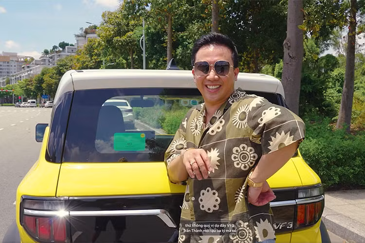 Với phong cách truyền tải chân thật, hài hước và không mang tính “đặt hàng”, video review VinFast VF3 lần này của Trấn Thành đã thu hút hàng triệu lượt xem chỉ sau ít giờ đăng tải và nhận được vô số bình luận tích cực.
