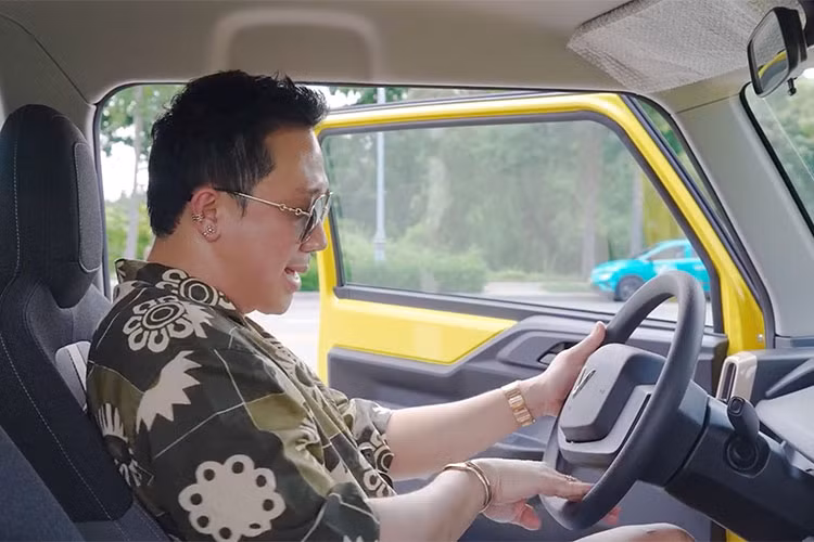 Chỉ sau chưa đầy một tháng mở bán, VF3 đã ghi nhận gần 28.000 đơn đặt cọc trên toàn quốc – con số kỷ lục với một mẫu xe điện nội địa, chứng minh sức hút mạnh mẽ của dòng xe điện mini đô thị tại Việt Nam. 