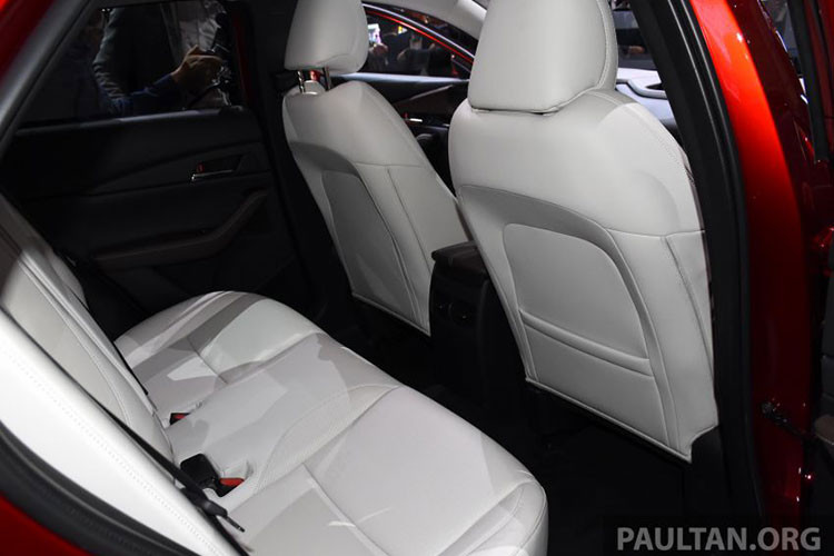 Thứ nhất là đông cơ xăng Skyactiv-G 4 xi-lanh, dung tích 2.0 lít tiêu chuẩn, tạo ra công suất tối đa 163 mã lực tại tua máy 6.000 vòng/phút và mô-men xoắn cực đại 213 Nm tại tua máy 4.000 vòng/phút. Thứ hai là động cơ diesel Skyactiv-D 4 xi-lanh, dung tích 1,8 lít với công suất tối đa 116 mã lực tại tua máy 4.000 vòng/phút và mô-men xoắn cực đại 270 Nm tại dải tua máy từ 1.600 - 2.700 vòng/phút.