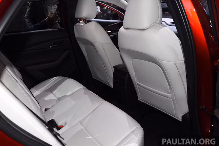 Thứ nhất là đông cơ xăng Skyactiv-G 4 xi-lanh, dung tích 2.0 lít tiêu chuẩn, tạo ra công suất tối đa 163 mã lực tại tua máy 6.000 vòng/phút và mô-men xoắn cực đại 213 Nm tại tua máy 4.000 vòng/phút. Thứ hai là động cơ diesel Skyactiv-D 4 xi-lanh, dung tích 1,8 lít với công suất tối đa 116 mã lực tại tua máy 4.000 vòng/phút và mô-men xoắn cực đại 270 Nm tại dải tua máy từ 1.600 - 2.700 vòng/phút.